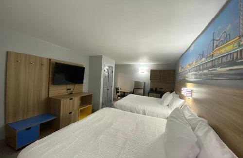 Texas City Hotel | Budget-Friendly Scottish Inns & Suites with Pool Access