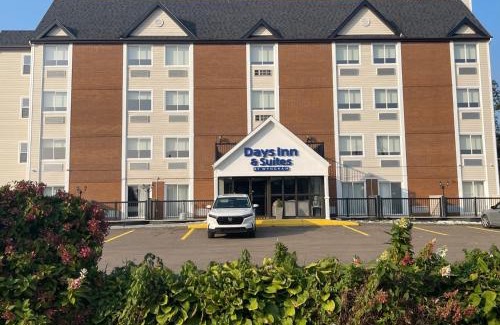 Summerside Hotel | Comfortable Days Inn & Suites: Pet-Friendly Getaway