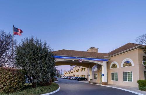 Cherry Hill Hotel | Comfortable Days Inn & Suites in Cherry Hill, Philadelphia