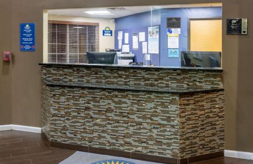 Cherry Hill Hotel | Comfortable Days Inn & Suites in Cherry Hill, Philadelphia