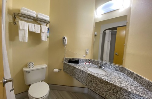 Grovetown Hotel | Convenient Stay at Days Inn & Suites Near Fort Eisenhower