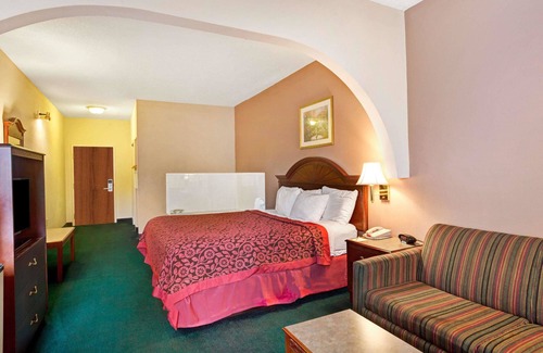 Bridgeport Hotel | Discover Days Inn & Suites: Family-Friendly Comfort Awaits
