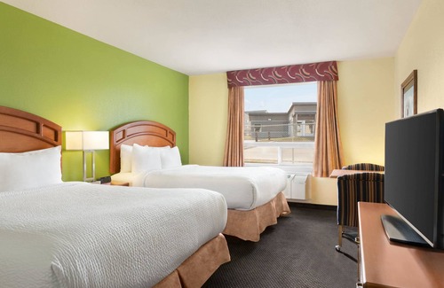 Thompson Hotel | Top-Rated Days Inn & Suites in Thompson with Great Amenities