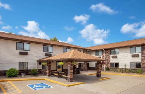 Davenport Hotel | Comfort and Convenience at Days Inn & Suites Davenport East