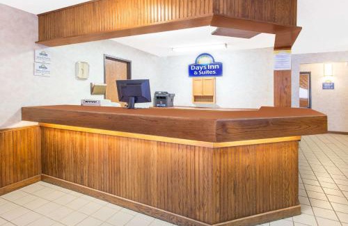Davenport Hotel | Comfort and Convenience at Days Inn & Suites Davenport East