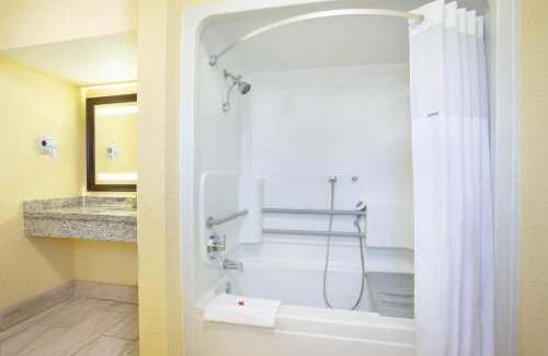 Lordsburg Hotel | Convenient Days Inn & Suites with Pool and Pet-Friendly Options