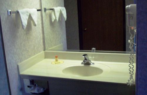 Lordsburg Hotel | Convenient Days Inn & Suites with Pool and Pet-Friendly Options