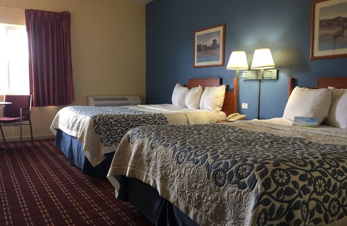 Lordsburg Hotel | Relax at Days Inn & Suites in Lordsburg - Pool & Breakfast