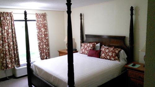 Taylor Creek Resort | Family-Friendly Days Inn & Suites with Ocean View Amenities