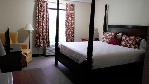 Taylor Creek Resort | Family-Friendly Days Inn & Suites with Ocean View Amenities