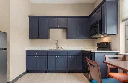 Tomball Hotel | Guest Rated Hotel with Pool & Spa in Greater Tomball