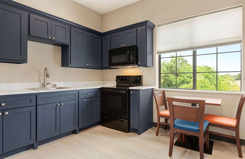 Tomball Hotel | Guest Rated Hotel with Pool & Spa in Greater Tomball