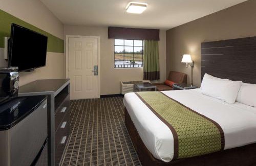 Athens Hotel | Comfortable Stay at Days Inn & Suites by Wyndham Athens
