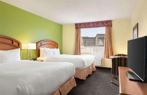 Thompson Hotel | Discover Days Inn & Suites by Wyndham Thompson Today!