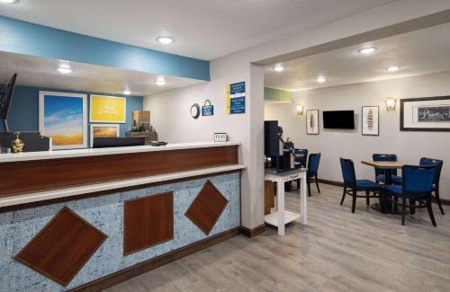 Kokomo Hotel | Comfortable Stay at Days Inn & Suites by Wyndham Kokomo