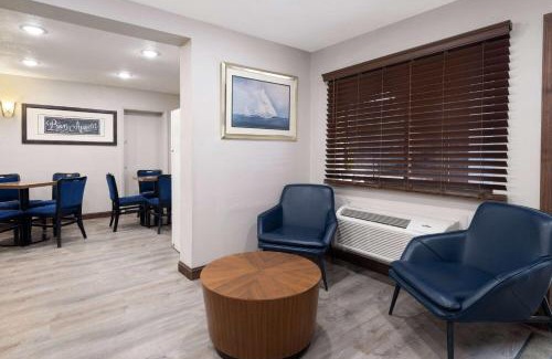 Kokomo Hotel | Comfortable Stay at Days Inn & Suites by Wyndham Kokomo