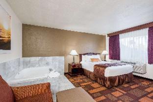 Lodi Hotel | Comfortable Days Inn & Suites with Oceanfront Views