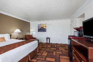 Lodi Hotel | Comfortable Days Inn & Suites with Oceanfront Views
