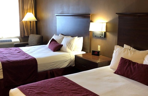 Logan Hotel | Convenient Days Inn & Suites with Pool and Spa in Logan