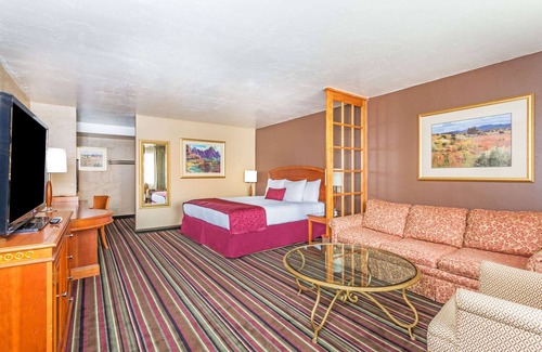 Logan Hotel | Convenient Days Inn & Suites with Pool and Spa in Logan