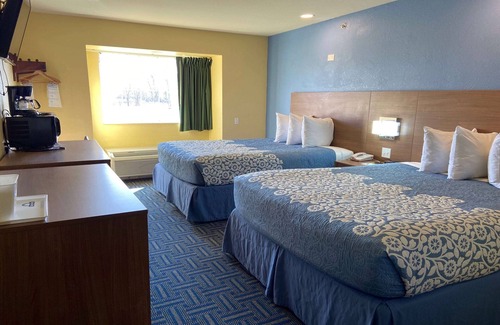 Pryor Hotel | Relaxing Getaway at Days Inn & Suites by Wyndham Pryor