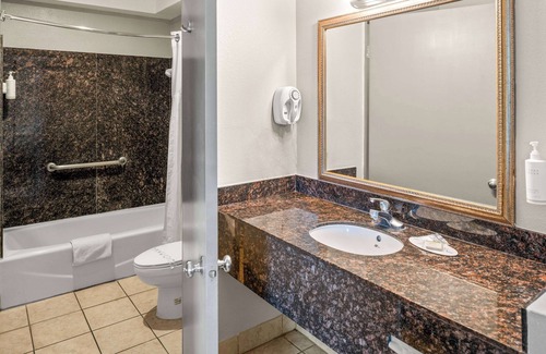 Artesia Hotel | Comfortable Days Inn & Suites in Artesia with Key Amenities