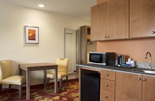 Lafferty Hotel | Budget-Friendly Stay at Days Inn & Suites in Belmont