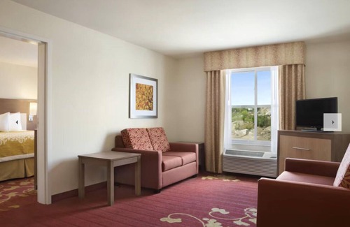 Lafferty Hotel | Budget-Friendly Stay at Days Inn & Suites in Belmont