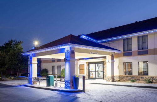 Commerce Hotel | Pet-Friendly Days Inn & Suites with Ocean View Amenities