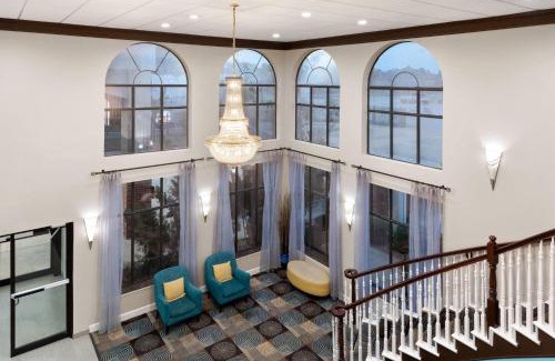Barker Hotel | Oceanfront Days Inn & Suites: Family-Friendly Retreat