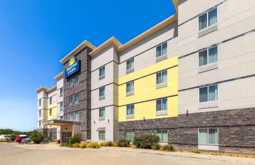 Lubbock Hotel | Pet-Friendly Days Inn & Suites Near Lubbock Medical Center