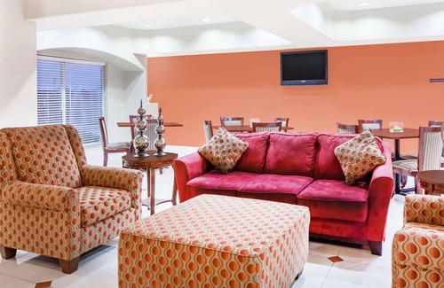 Marquez Hotel | Convenient Stay at Days Inn & Suites by Wyndham Marquez