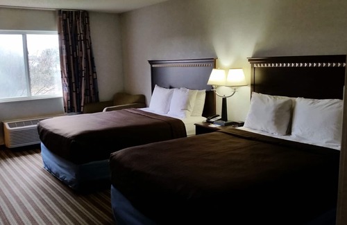 Vancouver Hotel | Convenient Days Inn & Suites in Vancouver with Pool & Spa