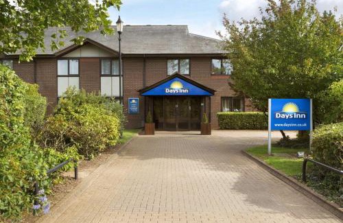West Buckland Hotel | Cozy Days Inn Taunton: Pet-Friendly & Family Amenities