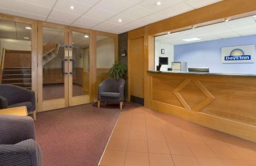 West Buckland Hotel | Cozy Days Inn Taunton: Pet-Friendly & Family Amenities