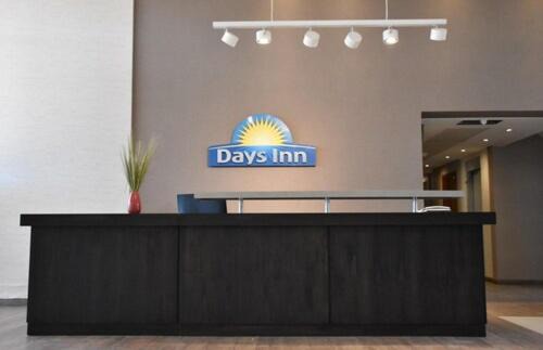 Zarate Hotel | Relax at Days Inn Zarate with Ocean View & Pool Access