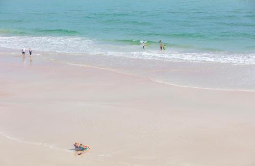 Daytona Beach Shores Apartment | Oceanfront Retreat at Shores Club 805: Family-Friendly Comfort