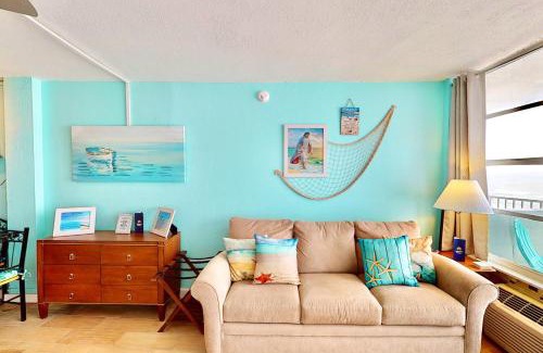 East Daytona Hotel | Oceanfront Daytona Beach Club 708: Family-Friendly Retreat