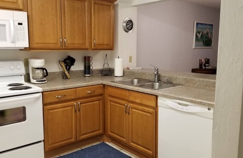 Daytona Beach Condo | Oceanfront Daytona Beach Condo with Pool & Breakfast Included
