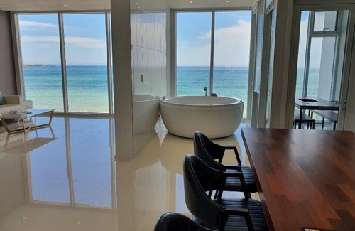 Pohang Villa | Daytona Pool Villa: Family-Friendly Retreat with Breakfast