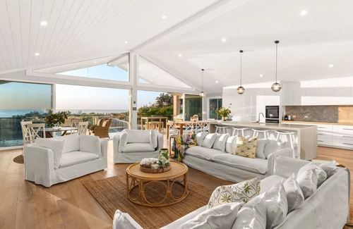 Culburra Beach House | Beachfront Bliss at Dayz Dreamin with Private Pool