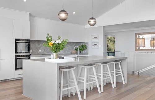 Culburra Beach House | Beachfront Bliss at Dayz Dreamin with Private Pool