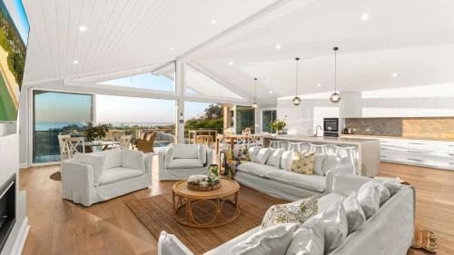 Culburra Beach House | Relax at Dayz Dreamin: Oceanfront Bliss Awaits You