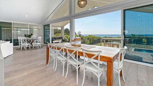 Culburra Beach House | Relax at Dayz Dreamin: Oceanfront Bliss Awaits You