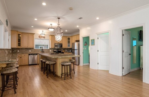 Crystal Beach House | Relaxing Getaway at Daze In The Sun 3 Bedroom Home