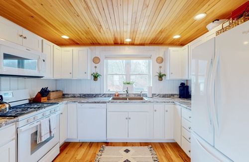 Tenants Harbor House | Oceanfront Retreat: 9.8 Rated Getaway with Deck & Spa
