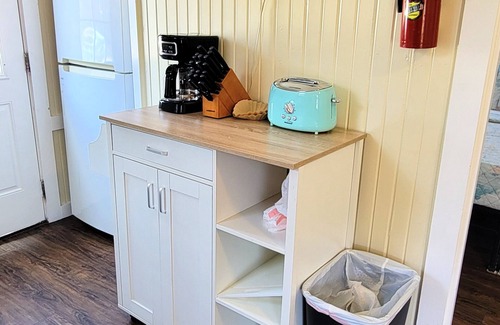 Port Aransas Cottage | Charming DB 10 High Tide Cottage - Walk to Beach, Dogs Welcome!