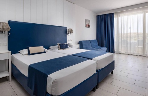 Għadira Resort | Relax at db Seabank Resort and Spa with Ocean Views