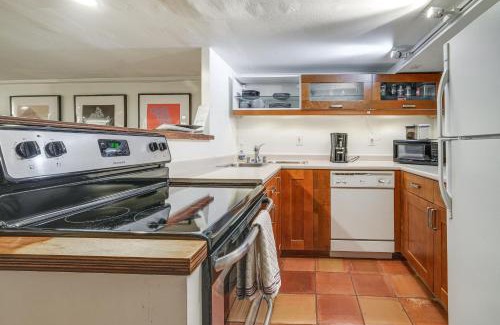 Le Droit Park Apartment | Modern DC Apartment with Smart TV Near National Mall