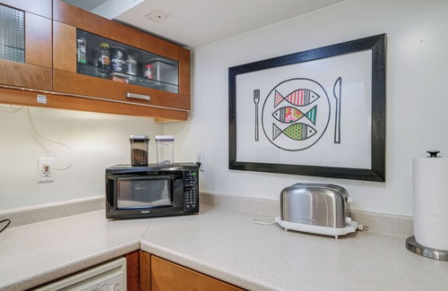 Bloomingdale Apartment | Pet-Friendly DC Apartment: 2 Mi to National Mall, Rated 10/10